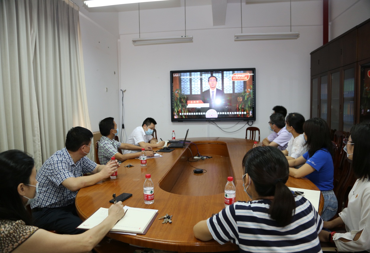 说明: D:\党支部宣传\2020.6.19上午党课\20200619教务处支部集体学习\RM3A0054.JPG
